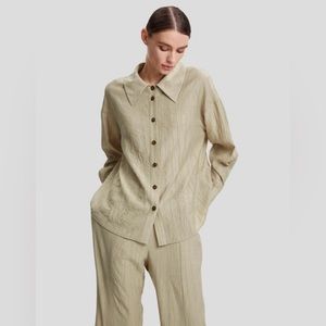 Lattelier Crimped Crinkle Gauze-Like Button Down Blouse, Size L